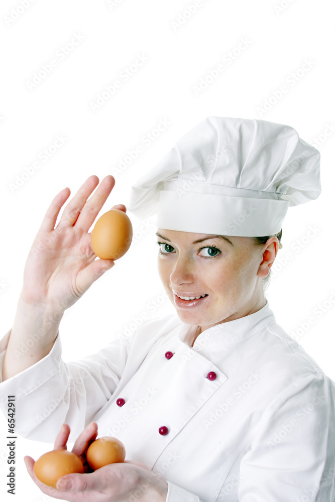 带鸡蛋的漂亮厨师女人（白底隔离）