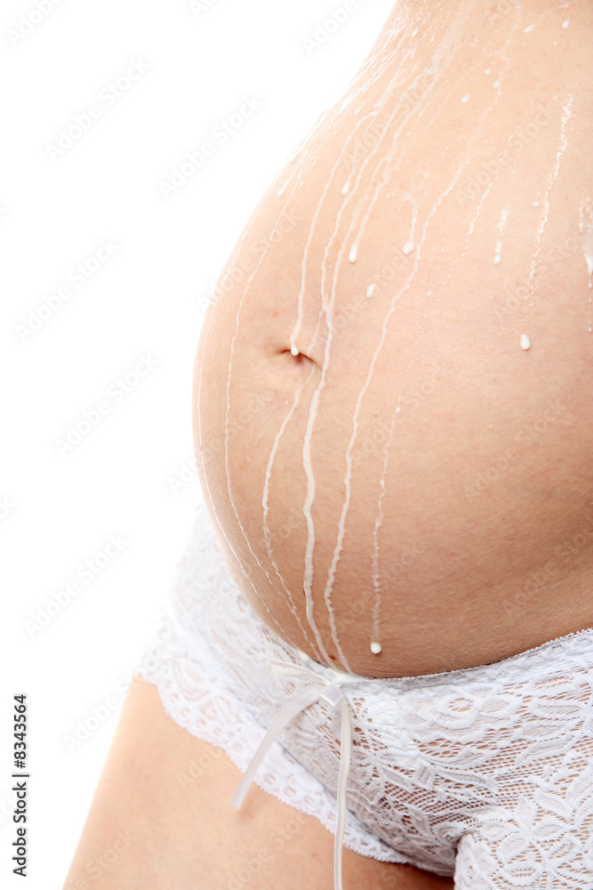 牛奶倒在孕妇身上