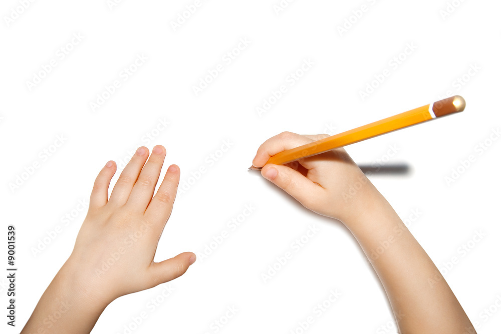 儿童用铅笔隔离双手