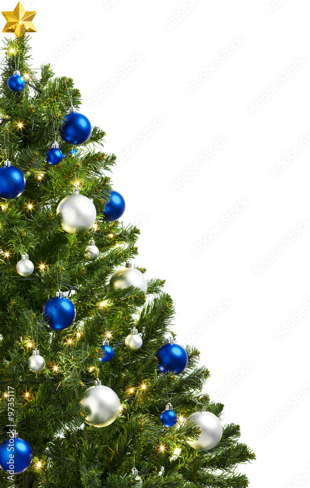 带装饰的圣诞树，白色隔离
