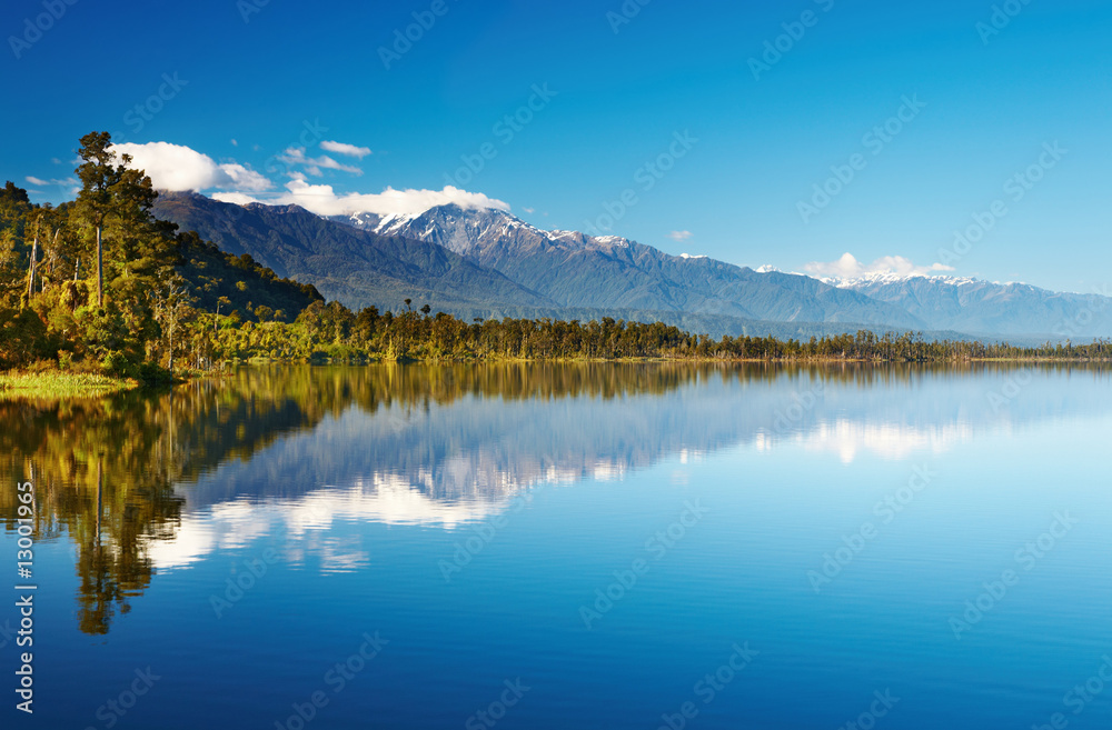 美丽的湖泊，新西兰