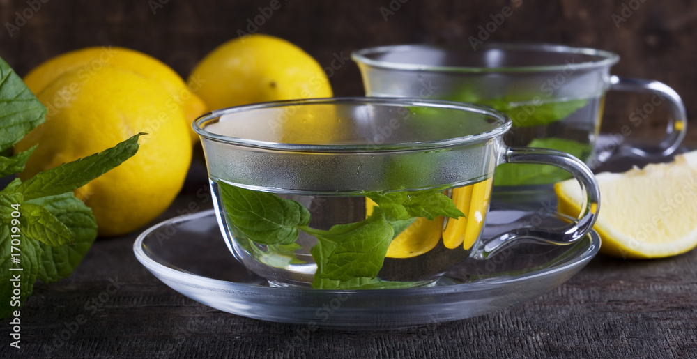 Mint tea with lemon