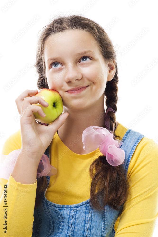 站着苹果的少女