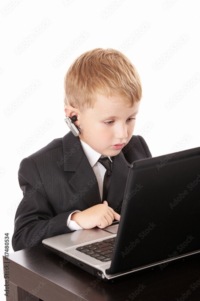 儿童和笔记本电脑