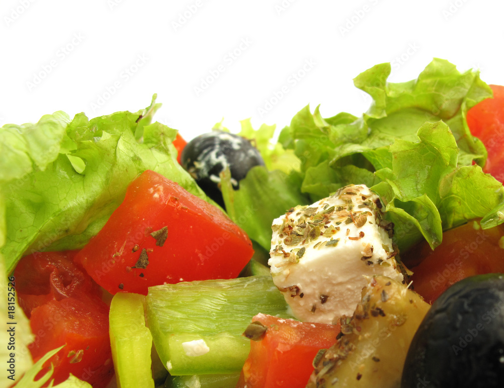 希腊沙拉配羊乳酪、橄榄和新鲜蔬菜