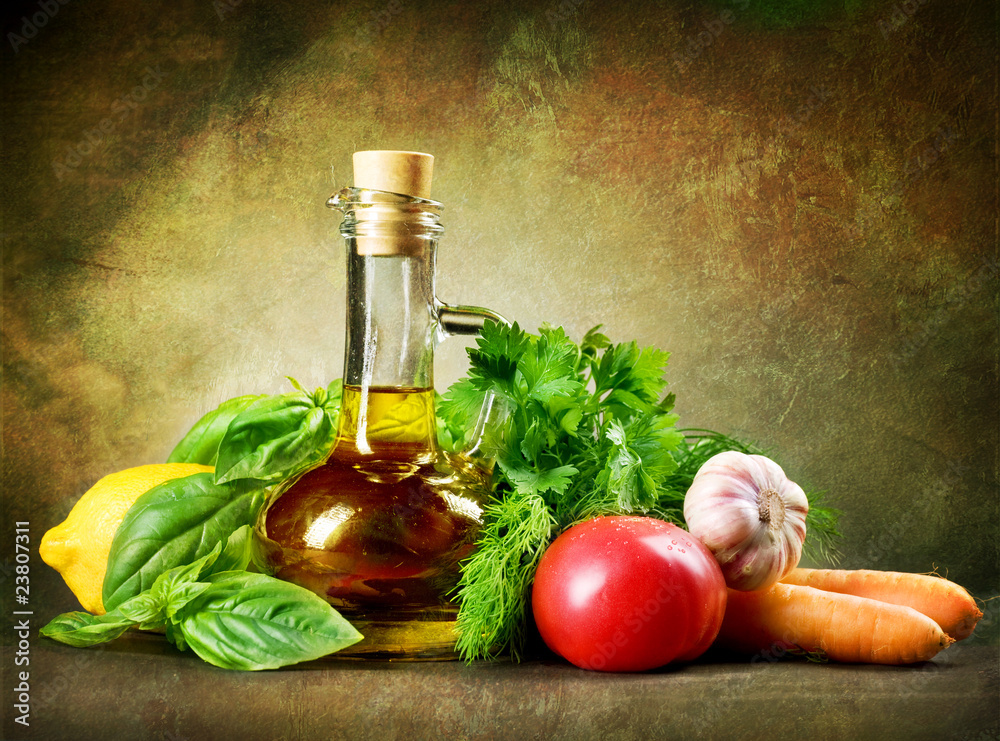 健康蔬菜和橄榄油。复古风格