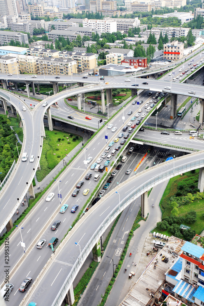 杭州的立交桥和很多汽车