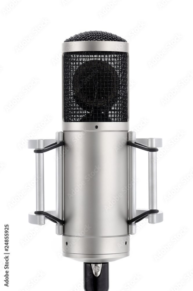 Professionelles Studiomikrofon auf weiß