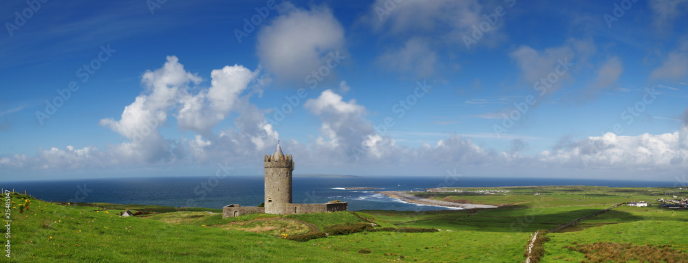 Doonagore城堡全景-爱尔兰