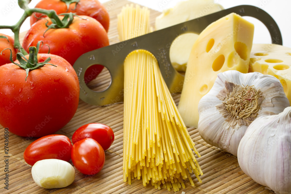 意大利面、番茄和大蒜的成分