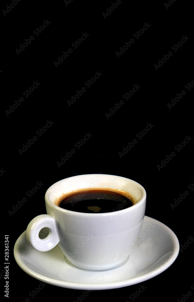 咖啡杯在黑色背景下隔离