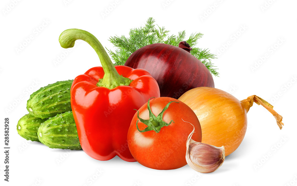 隔离蔬菜。新鲜番茄、甜椒、洋葱、黄瓜、dill和大蒜堆隔离