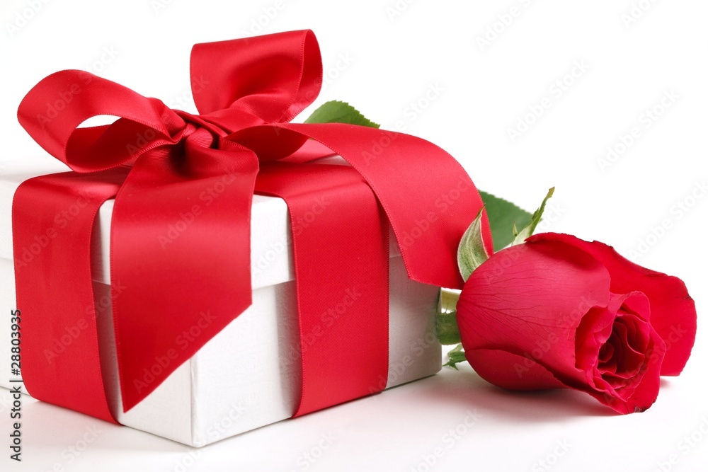 礼品盒和玫瑰