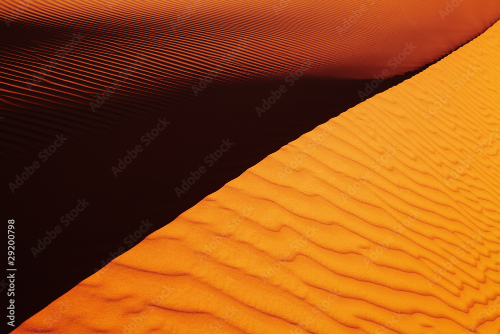 阿尔及利亚撒哈拉沙漠日落时的沙丘