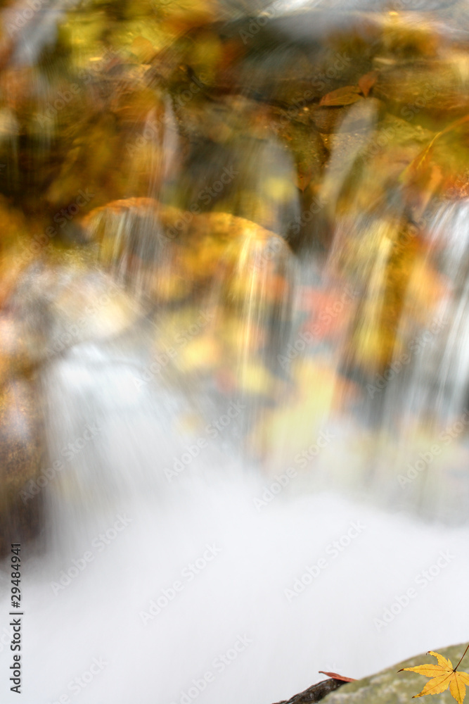 秋天的瀑布