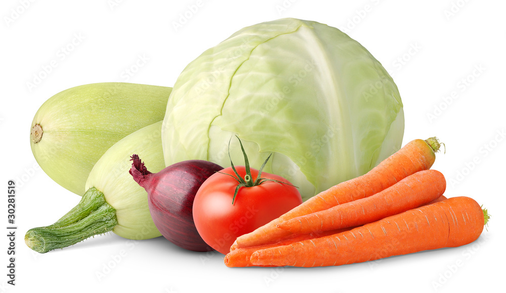 隔离的新鲜蔬菜。白底隔离的卷心菜、胡萝卜、番茄、洋葱和西葫芦
