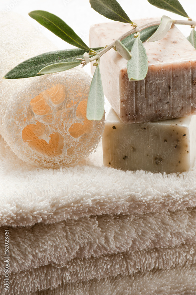 橄榄肥皂和浴巾