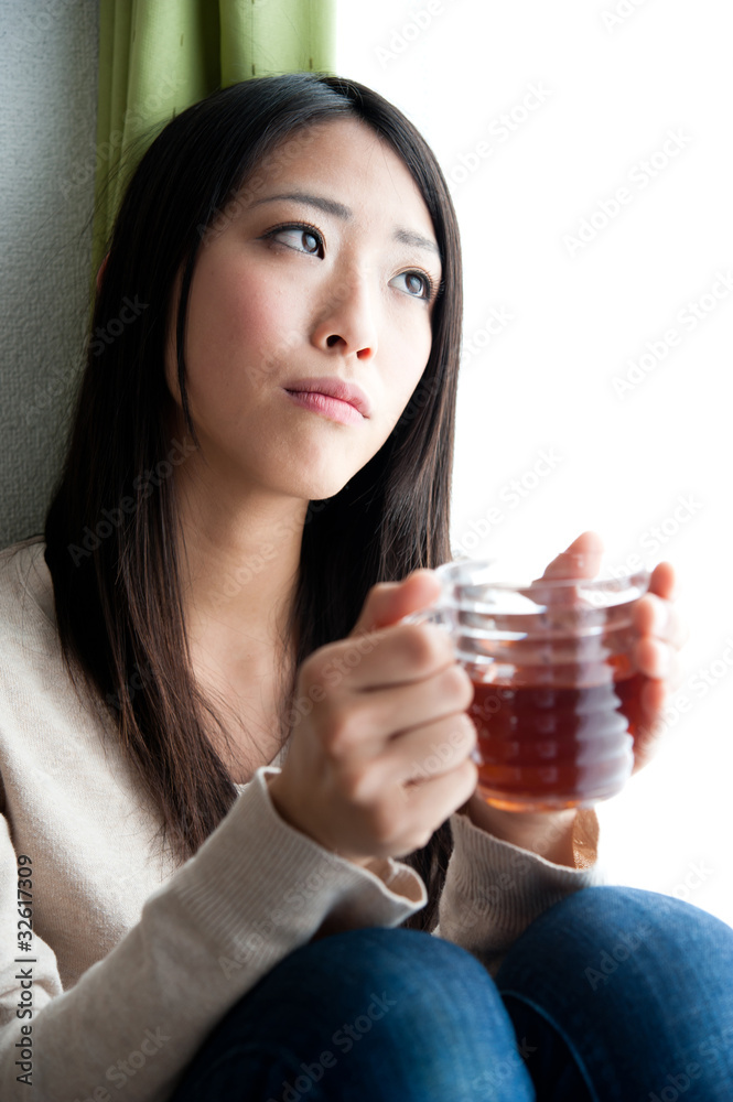 亚洲美女喝茶