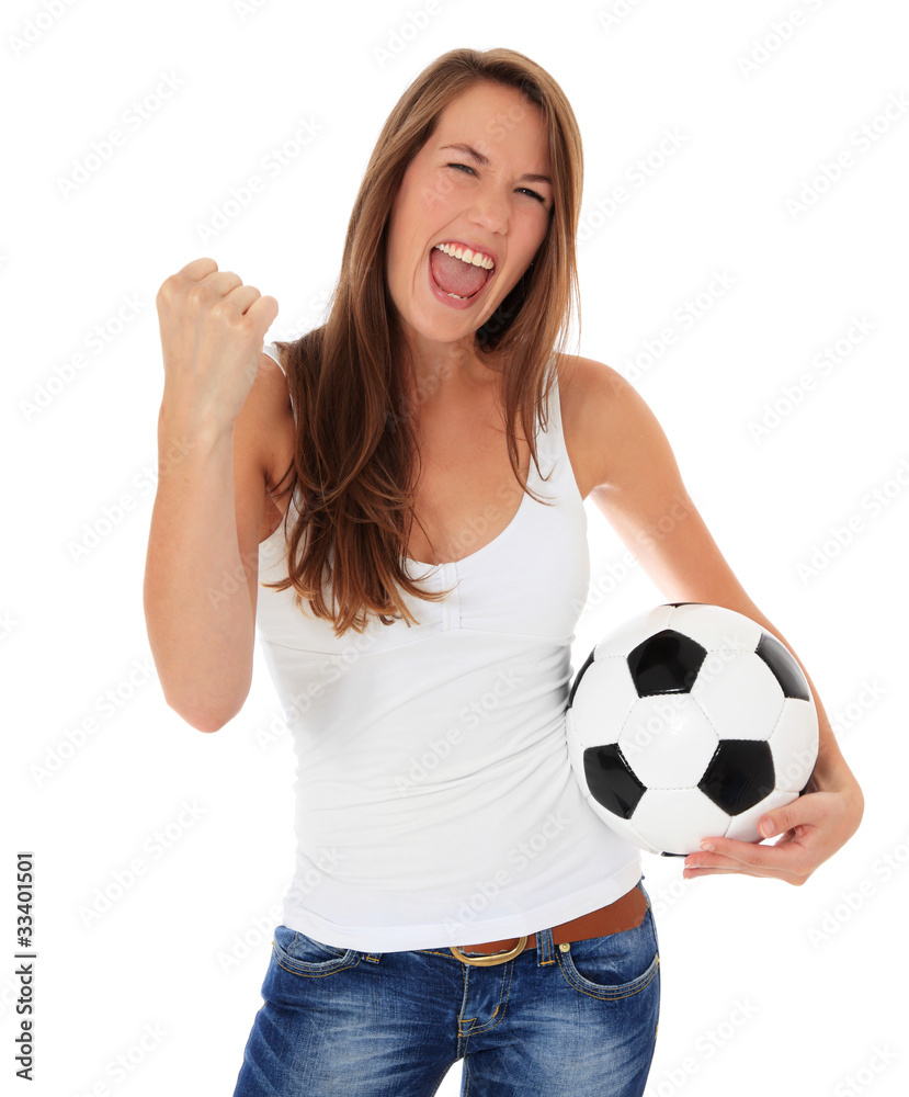 Attraktive jubelnde Frau mit Fußball