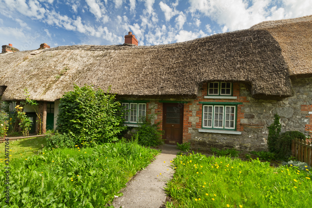 爱尔兰传统的阿达雷小屋