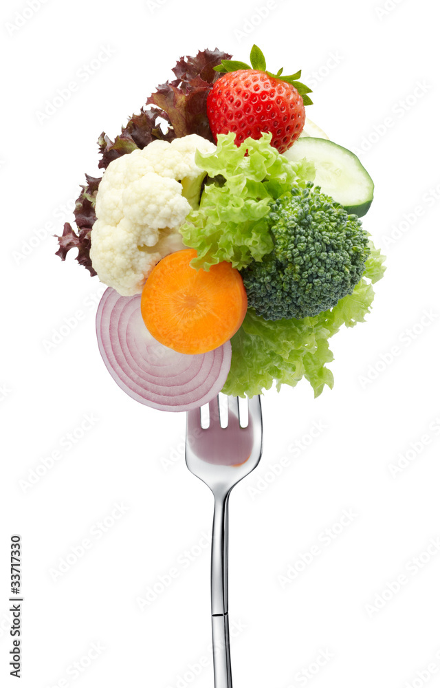 叉子上有很多蔬菜