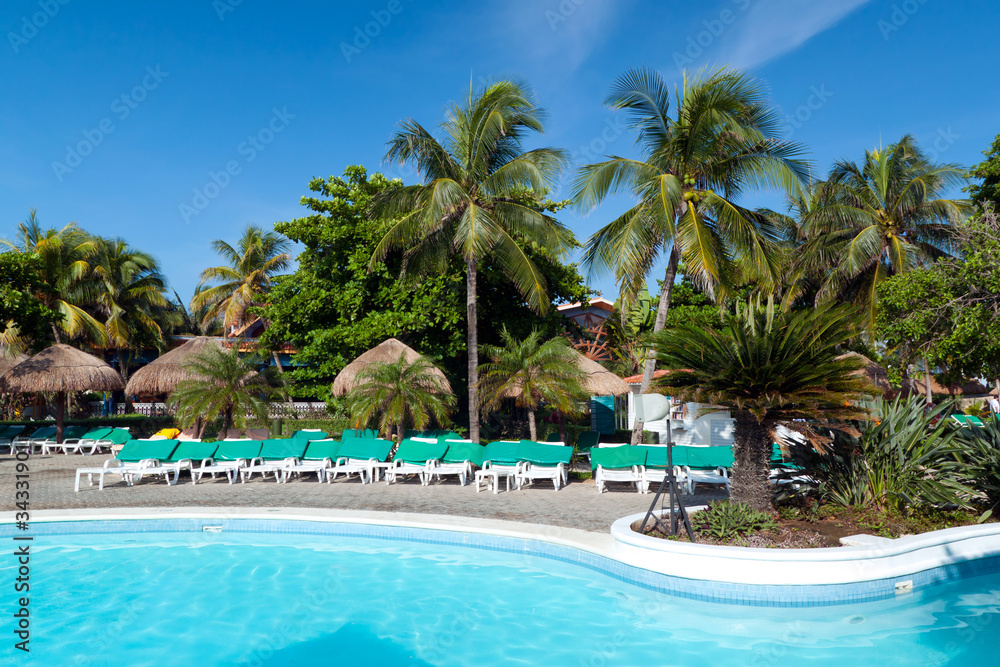 墨西哥热带度假胜地和游泳池