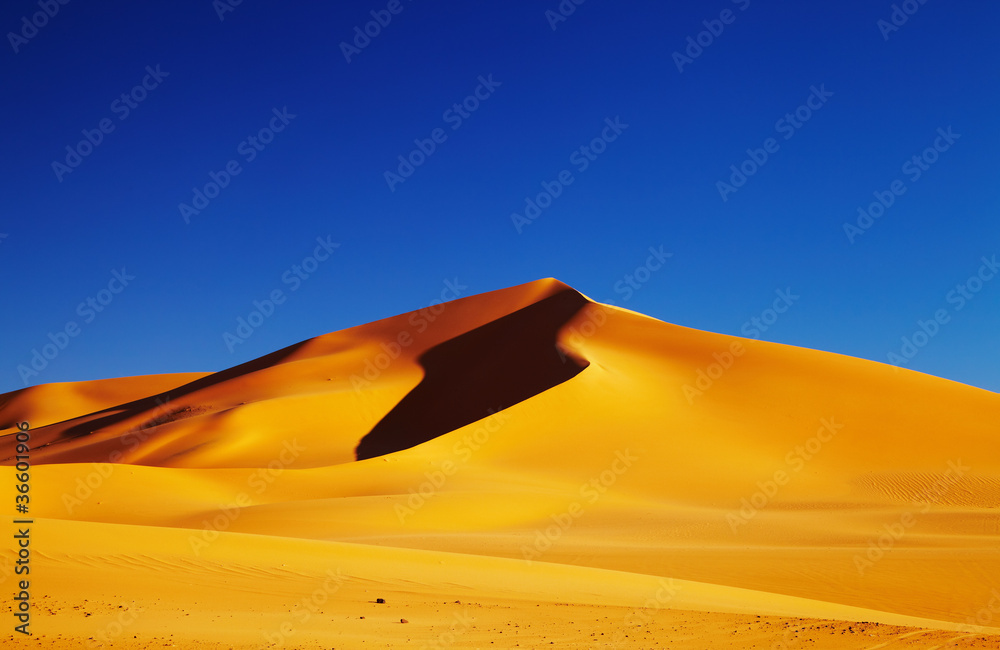 日落时分的撒哈拉沙漠沙丘，阿尔及利亚塔德拉特