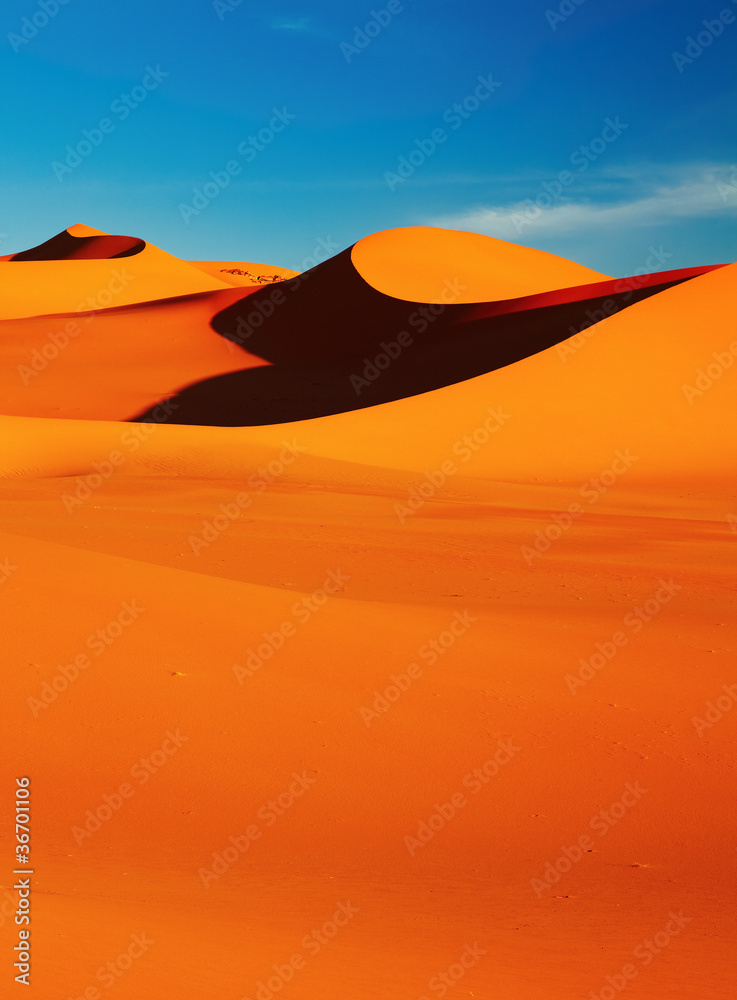 日落时分的撒哈拉沙漠沙丘，阿尔及利亚塔德拉特