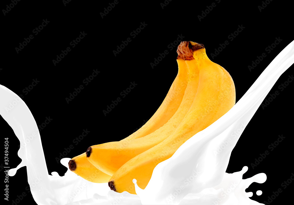 香蕉泼洒牛奶