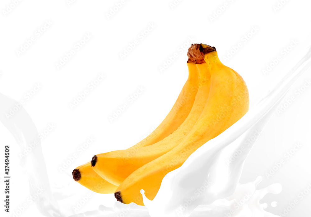 香蕉泼洒牛奶