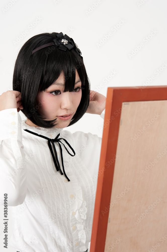 lolita时尚亚洲女人配镜子