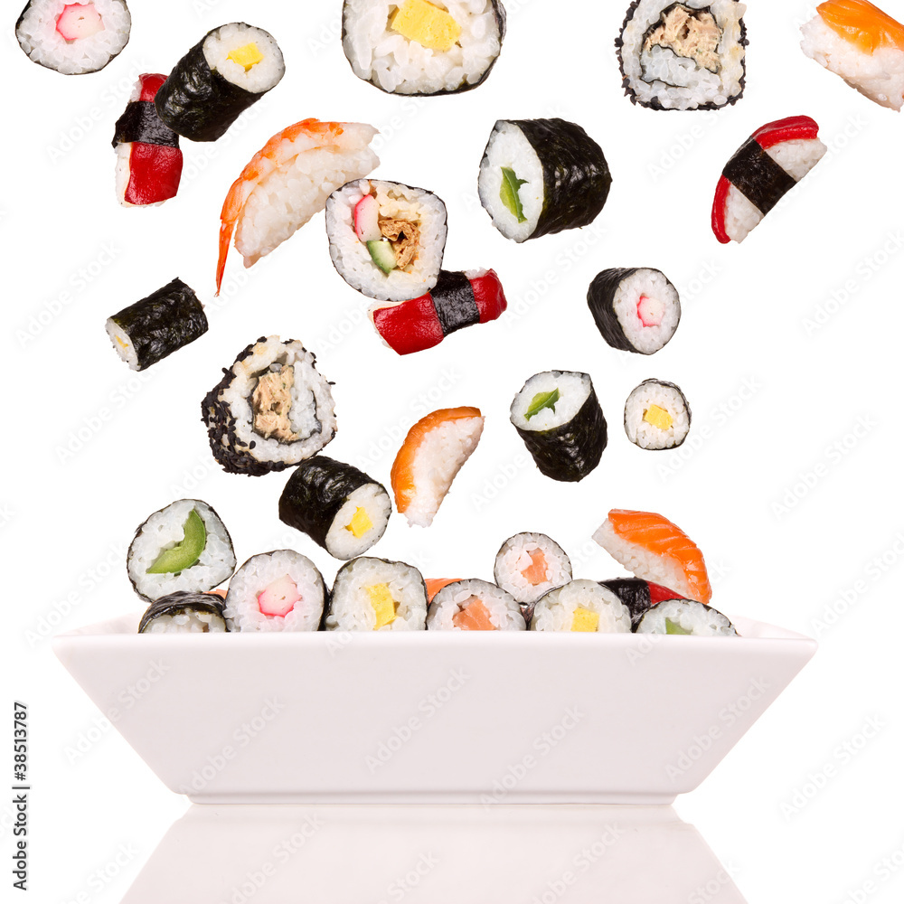 美味的寿司，孤立在白色背景上