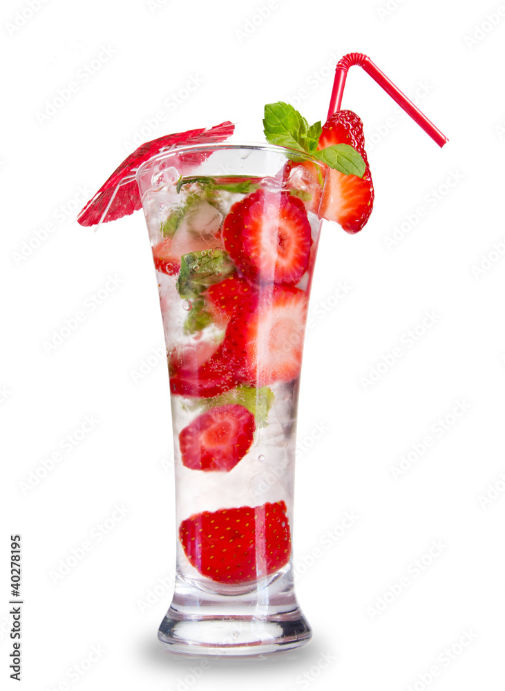草莓莫吉托饮料，白底隔离