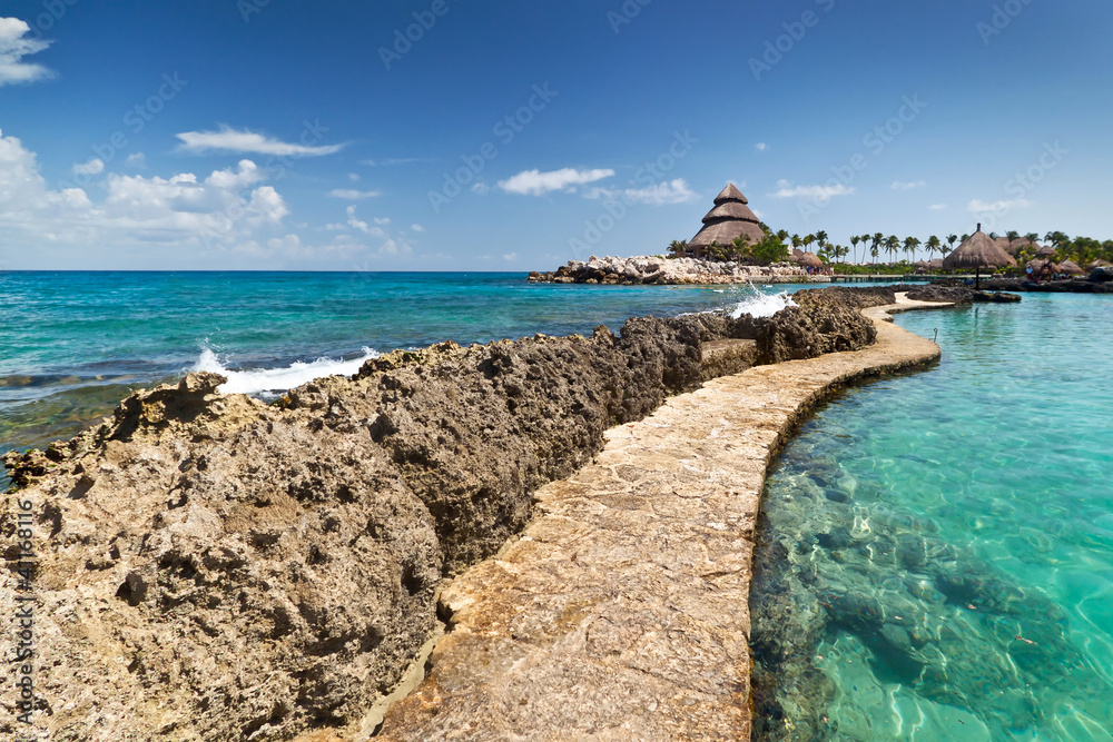 墨西哥加勒比海的小路