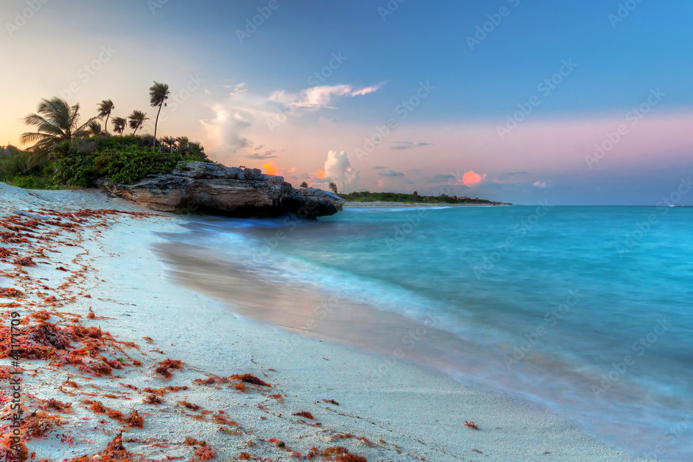 墨西哥加勒比海令人惊叹的日落