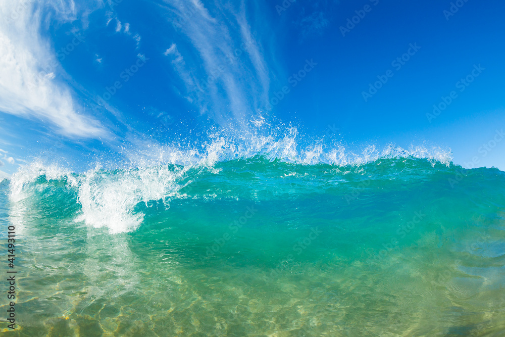 美丽的阳光蓝色波浪