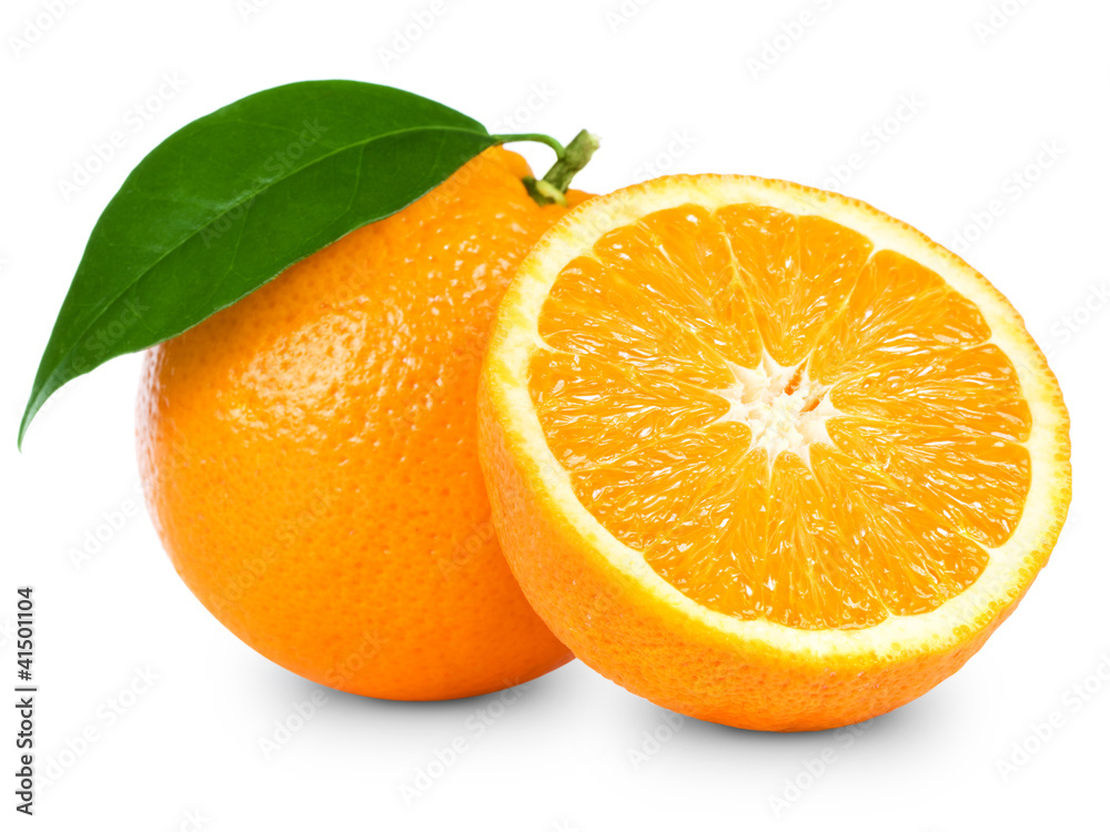 白色背景下分离的橙色果实