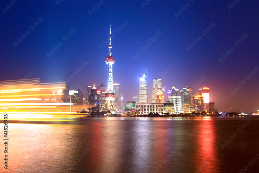 夜晚美丽的上海黄浦江