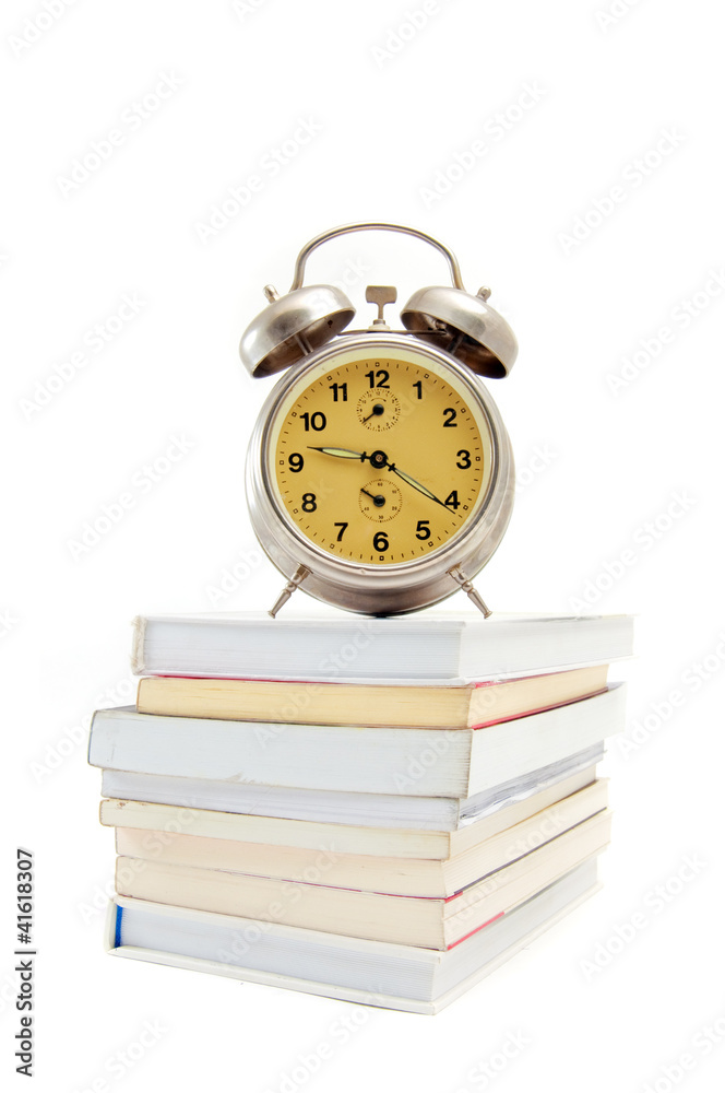 时钟和书本
