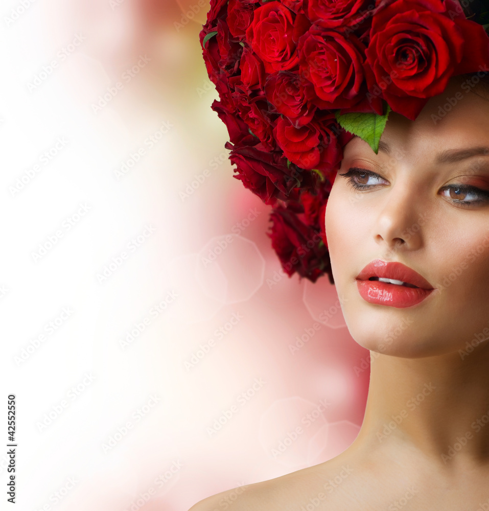 红玫瑰头发的时尚模特肖像