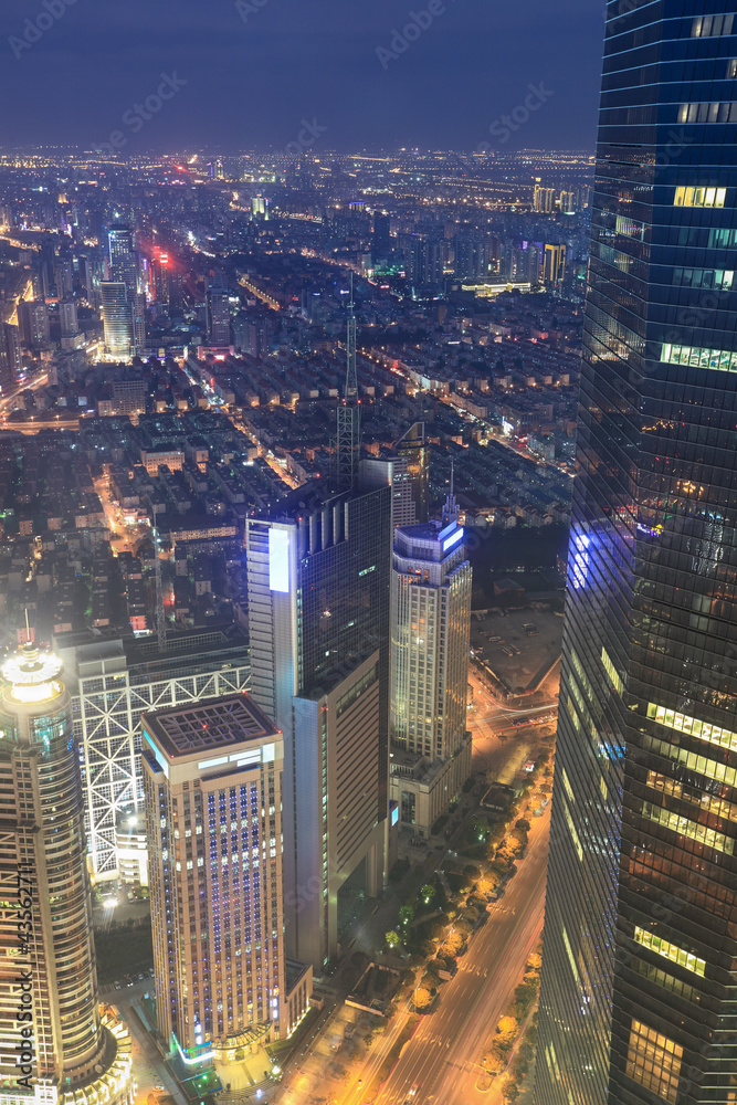 夜晚俯瞰上海大都市