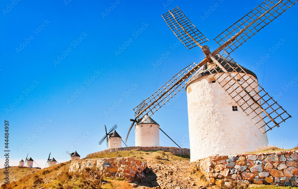 西班牙安达卢西亚日落时康苏格拉的著名风车