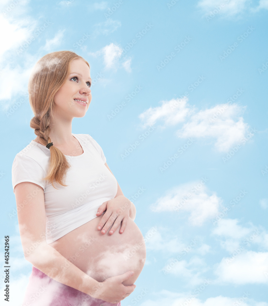 Dreamy pregnant woman enjoying life in the outdoors