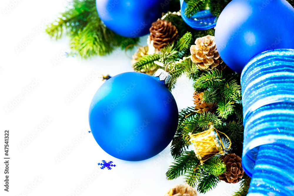 圣诞和新年蓝色饰品与装饰
