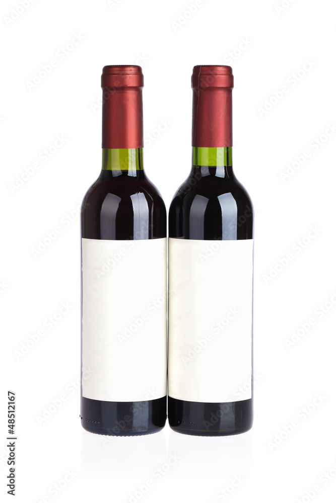 两个红葡萄酒瓶