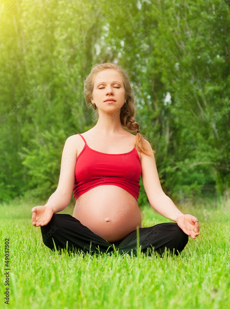 pregnant woman meditating in nature, practice yoga