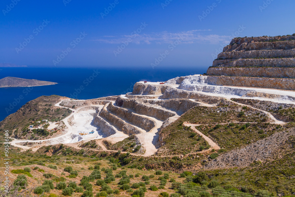 希腊克里特岛海岸的采石场