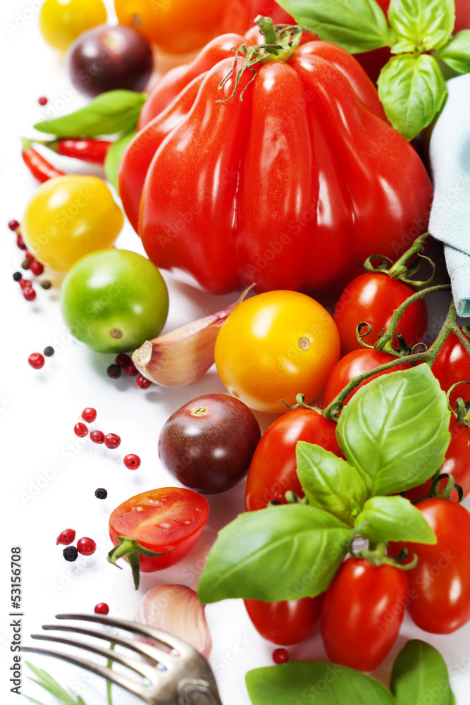新鲜番茄和香草-健康饮食理念