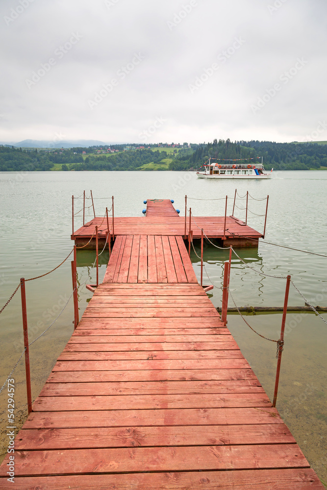波兰Czorsztyn湖上的木码头