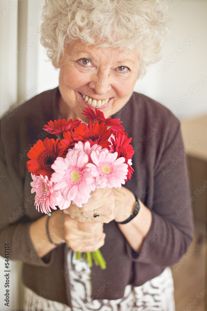 母亲节为慈爱的祖母献上鲜花